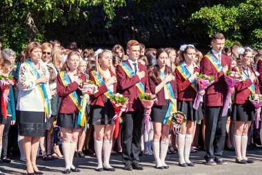 Son Lutsk çan 11 sınıf yüksek okulu 14 29.05.2015 güneşli yaz gün