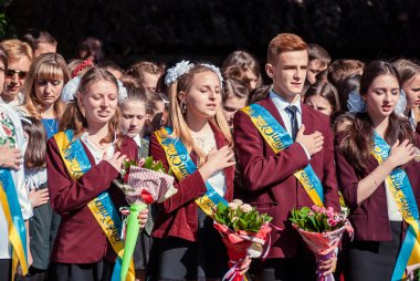 Son Lutsk çan 11 sınıf yüksek okulu 14 29.05.2015 güneşli yaz gün