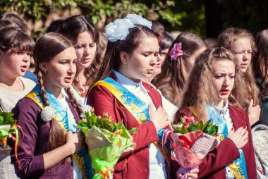 Son Lutsk çan 11 sınıf yüksek okulu 14 29.05.2015 güneşli yaz gün