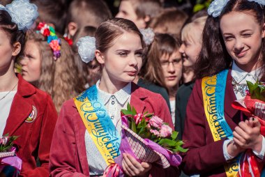 Son Lutsk çan 11 sınıf yüksek okulu 14 29.05.2015 güneşli yaz gün