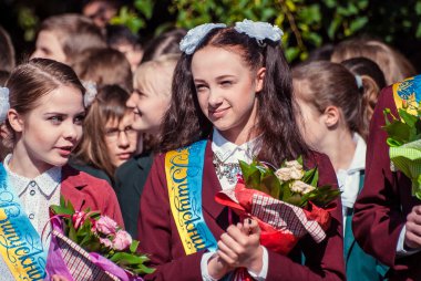 Son Lutsk çan 11 sınıf yüksek okulu 14 29.05.2015 güneşli yaz gün