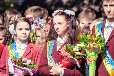 Son Lutsk çan 11 sınıf yüksek okulu 14 29.05.2015 güneşli yaz gün