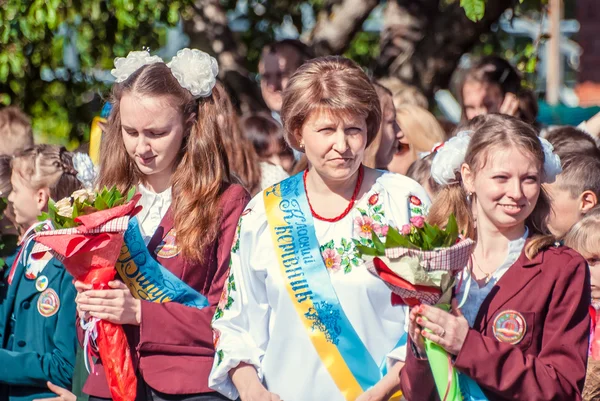 Остання дзвіниця Луцьк 11 класів середньої школи 14 29.05.2015 Сонячний літній день — стокове фото