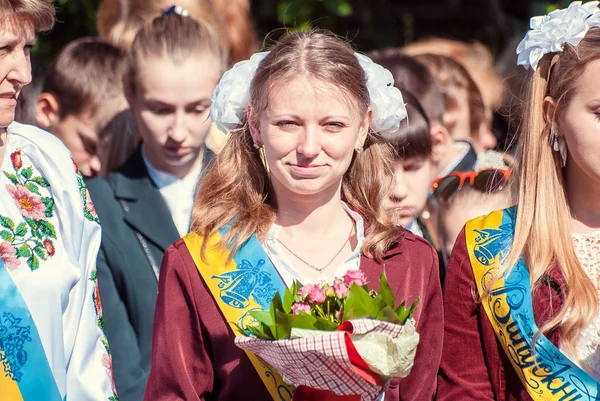 Senast bell Lutsk 11 högstadium med klass 14 29.05.2015 solig sommardag — Stockfoto