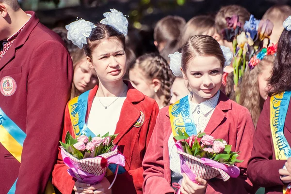 Остання дзвіниця Луцьк 11 класів середньої школи 14 29.05.2015 Сонячний літній день — стокове фото