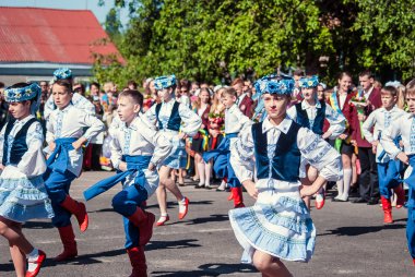 Son Lutsk çan 11 sınıf yüksek okulu 14 29.05.2015 güneşli yaz gün