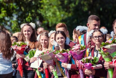 Son Lutsk çan 11 sınıf yüksek okulu 14 29.05.2015 güneşli yaz gün