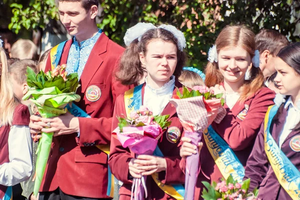 Остання дзвіниця Луцьк 11 класів середньої школи 14 29.05.2015 Сонячний літній день — стокове фото