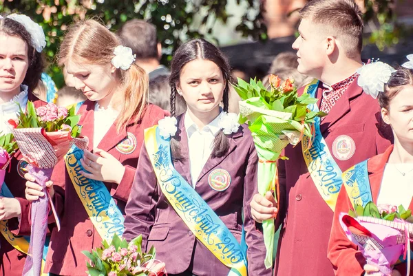 Остання дзвіниця Луцьк 11 класів середньої школи 14 29.05.2015 Сонячний літній день — стокове фото