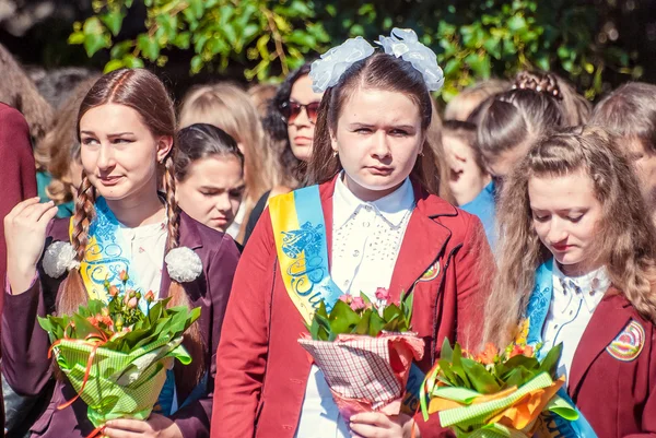 Poslední zvonek Lucku 11. stupeň střední školy 14 29.05.2015 slunečného letního dne — Stock fotografie