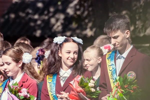 Poslední zvonek Lucku 11. stupeň střední školy 14 29.05.2015 slunečného letního dne — Stock fotografie