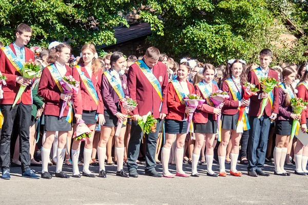 Poslední zvonek Lucku 11. stupeň střední školy 14 29.05.2015 slunečného letního dne — Stock fotografie