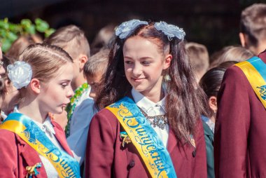 Son Lutsk çan 11 sınıf lise 14 29.05.2015 güneşli yaz gün röportaj