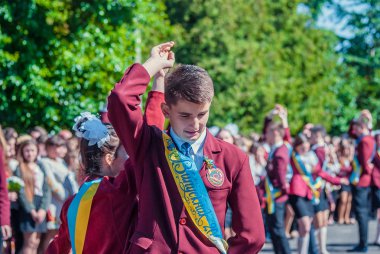 Son Lutsk çan 11 sınıf lise 14 29.05.2015 güneşli yaz gün röportaj