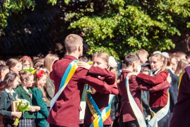 Son Lutsk çan 11 sınıf lise 14 29.05.2015 güneşli yaz gün röportaj