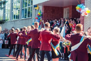 Son Lutsk çan 11 sınıf lise 14 29.05.2015 güneşli yaz gün röportaj