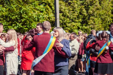 Son Lutsk çan 11 sınıf lise 14 29.05.2015 güneşli yaz gün röportaj