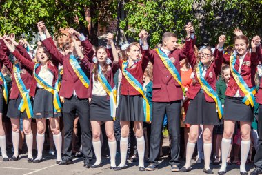 Son Lutsk çan 11 sınıf lise 14 29.05.2015 güneşli yaz gün röportaj