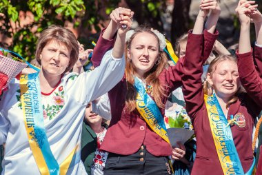 Son Lutsk çan 11 sınıf lise 14 29.05.2015 güneşli yaz gün röportaj