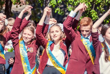 Son Lutsk çan 11 sınıf lise 14 29.05.2015 güneşli yaz gün röportaj