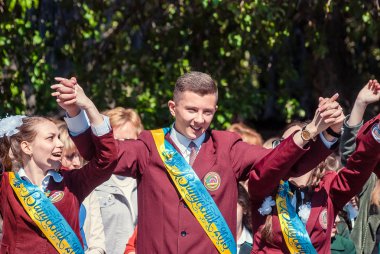Son Lutsk çan 11 sınıf lise 14 29.05.2015 güneşli yaz gün röportaj