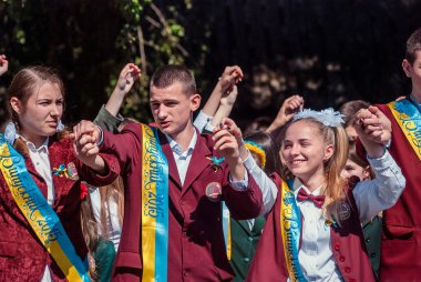 Son Lutsk çan 11 sınıf lise 14 29.05.2015 güneşli yaz gün röportaj