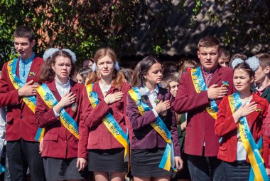 Son Lutsk çan 11 sınıf lise 14 29.05.2015 güneşli yaz gün röportaj