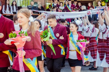 Son Lutsk çan 11 sınıf lise 14 29.05.2015 güneşli yaz gün röportaj editoryal