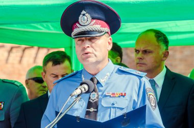 editoryal röportaj hediye Volynskaiy polis özel arabalar Lutsk, Volyn bölgesi Ukrayna 03.09.15 