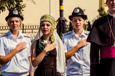 editoryal röportaj hediye Volynskaiy polis özel arabalar Lutsk, Volyn bölgesi Ukrayna 03.09.15 