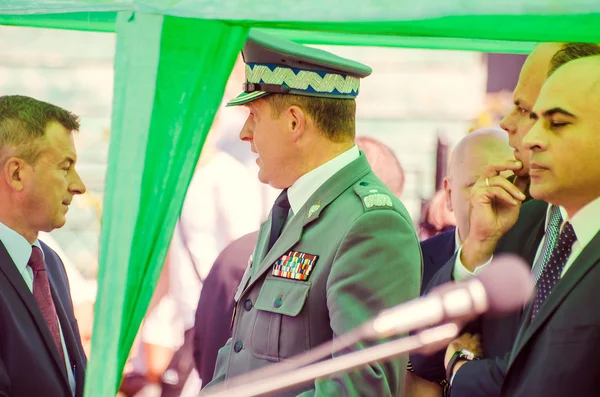 Reportage éditorial Cadeau Volynskaiy policiers voitures spéciales Lutsk, Volyn region Ukraine 03.09.15 — Photo