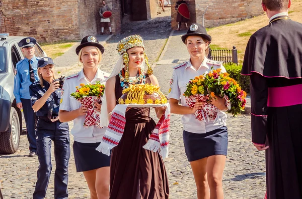 Redaktionelle reportage geschenk volynskaiy polizisten special cars lutsk, wolyn region ukraine 03.09.15 — Stockfoto