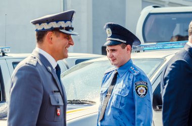 editoryal röportaj hediye Volynskaiy polis özel arabalar Lutsk, Volyn bölgesi Ukrayna 03.09.15 