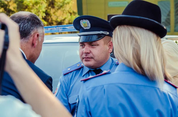 Redactionele reportage Gift Volynskaiy politieagenten speciale wagens Lutsk, Volyn regio Oekraïne 03.09.15 — Stockfoto