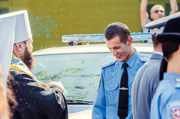 Reportage éditorial Cadeau Volynskaiy policiers voitures spéciales Lutsk, Volyn region Ukraine 03.09.15 — Photo