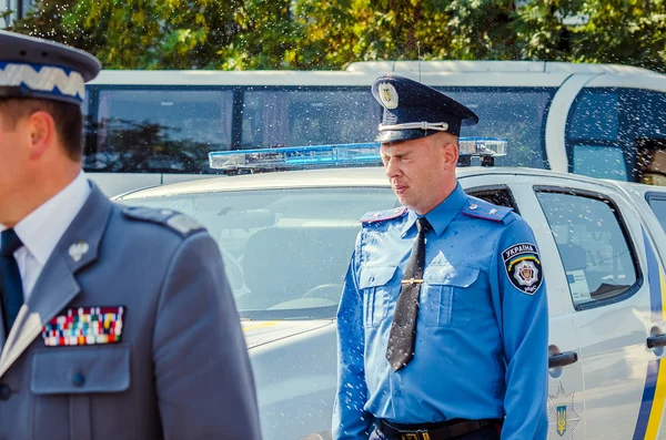 Redactionele reportage Gift Volynskaiy politieagenten speciale wagens Lutsk, Volyn regio Oekraïne 03.09.15 — Stockfoto