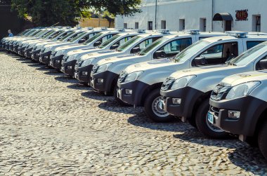 editoryal röportaj hediye Volynskaiy polis özel arabalar Lutsk, Volyn bölgesi Ukrayna 03.09.15 