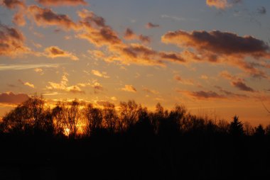 Soyut doğa arka plan. Moody pembe, mor ve mavi bulutlu gün batımı gökyüzü