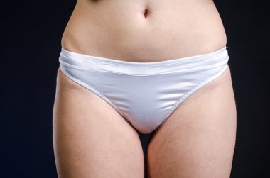 Siyah arka plan stüdyo iç çamaşırı seksi kız