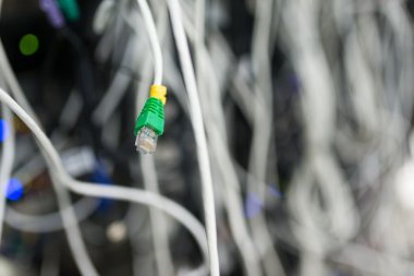  LAN kablosu ağ odasında