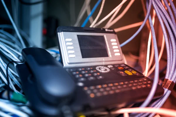 Téléphone IP dans la salle réseau — Photo