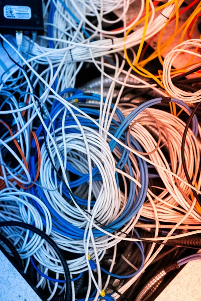 LAN kabel in netwerk kamer — Stockfoto