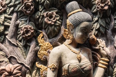 melek heykeli doğada yer yumuşak ışık