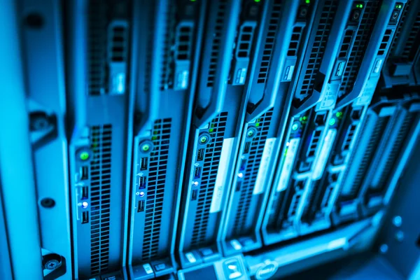 Opslagservers in binnenlandse gegevens kamer — Stockfoto