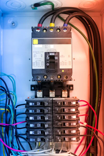 Elektrische buiten zekeringenkast in zacht licht — Stockfoto