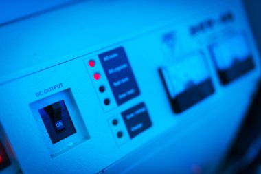 Veri Merkezi oda içinde güç kaynağı