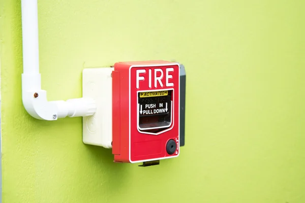Alarme incendie près du feu de porte — Photo