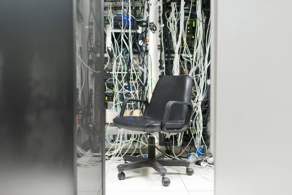 Cadeira na sala do servidor — Fotografia de Stock