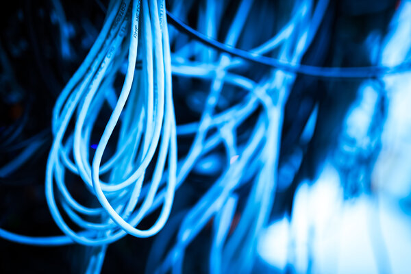 Серверы хранения данных в помещении для хранения данных
