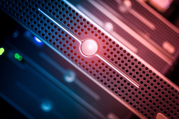 Серверы хранения данных в помещении для хранения данных
